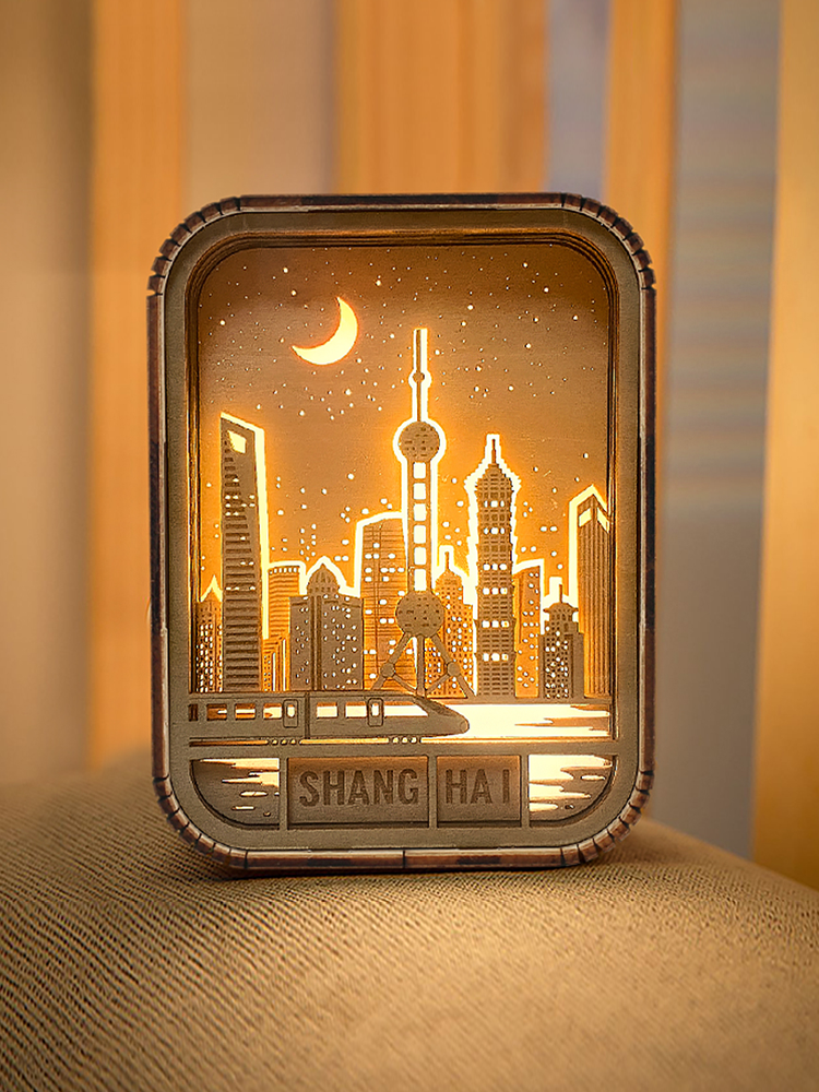 Urban woodcarving lamp