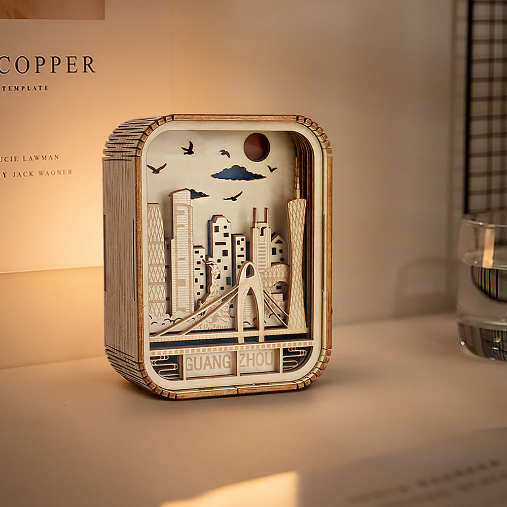 Urban woodcarving lamp