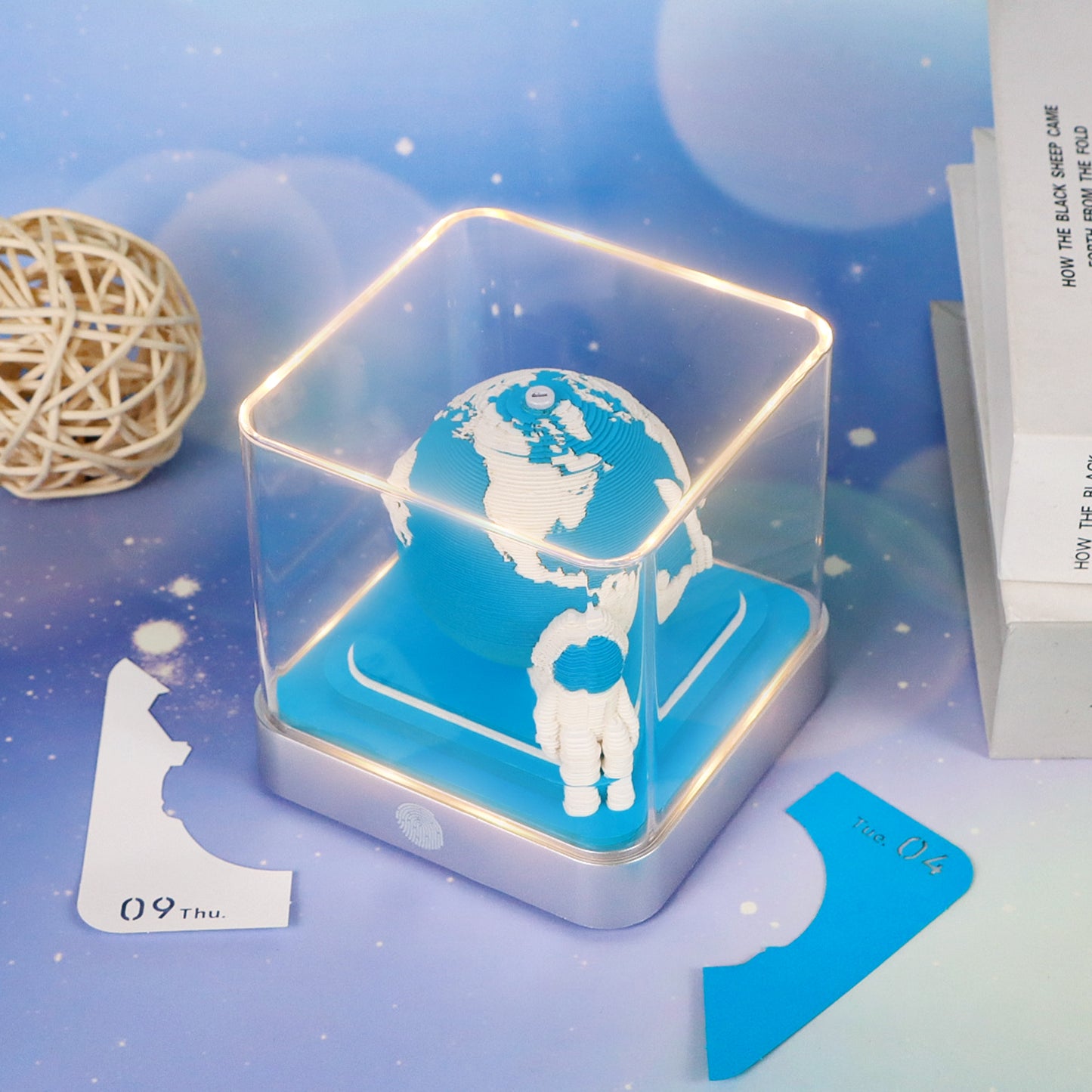 Earth Model Hand Torn Memo Pad 3D Calendar (Silver Base)