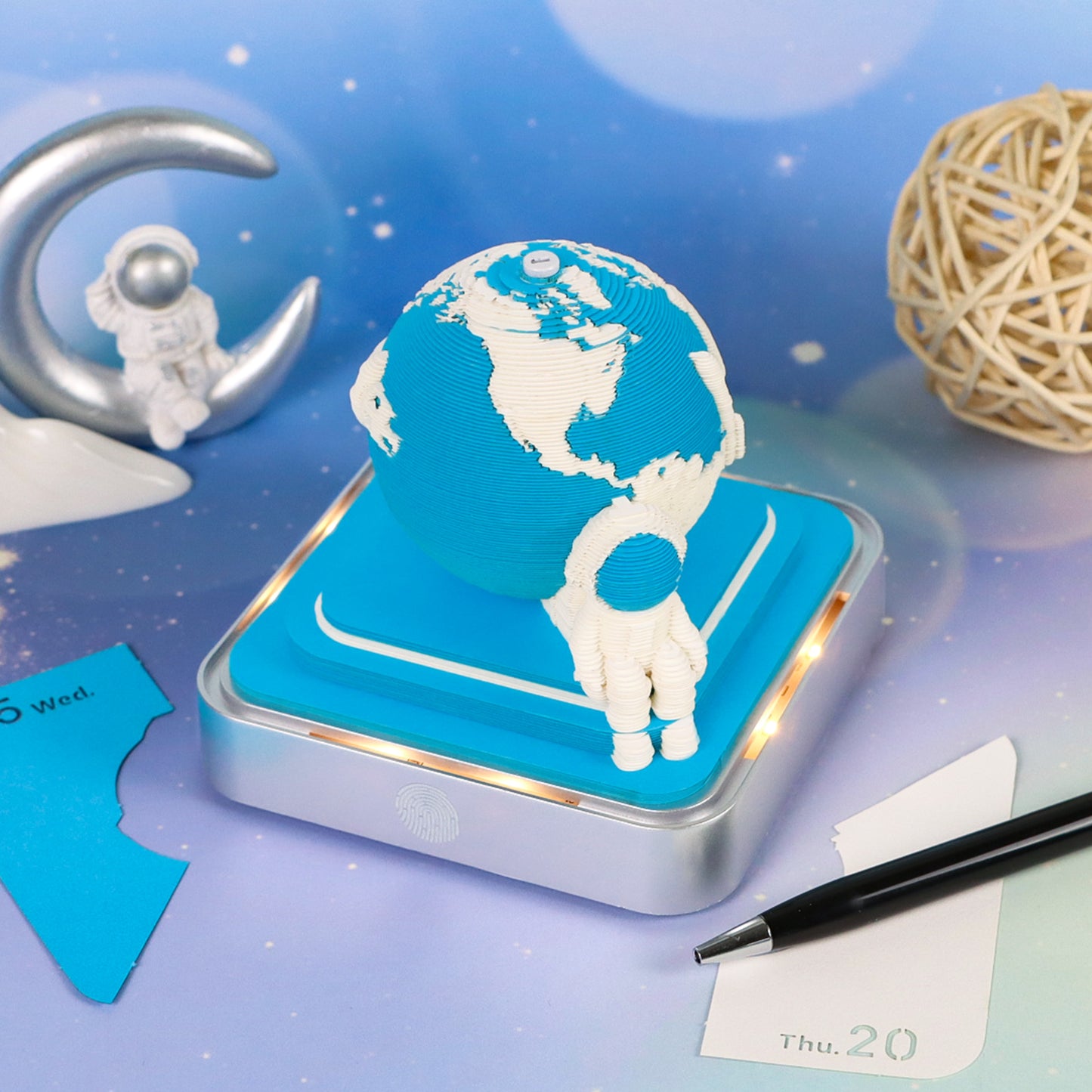 Earth Model Hand Torn Memo Pad 3D Calendar (Silver Base)