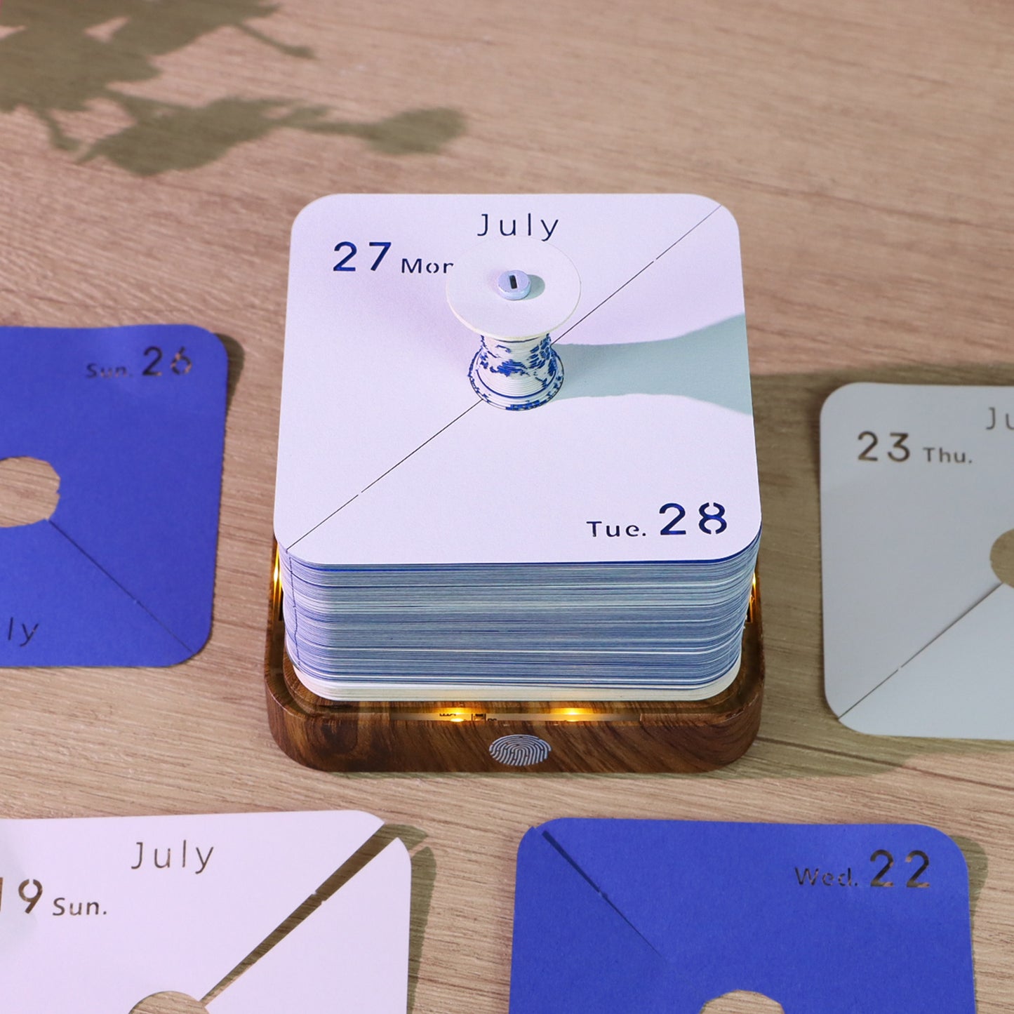 Blue and White Porcelain Vase 3D Model Hand Torn Memo Pad With Daily Calendar 2026