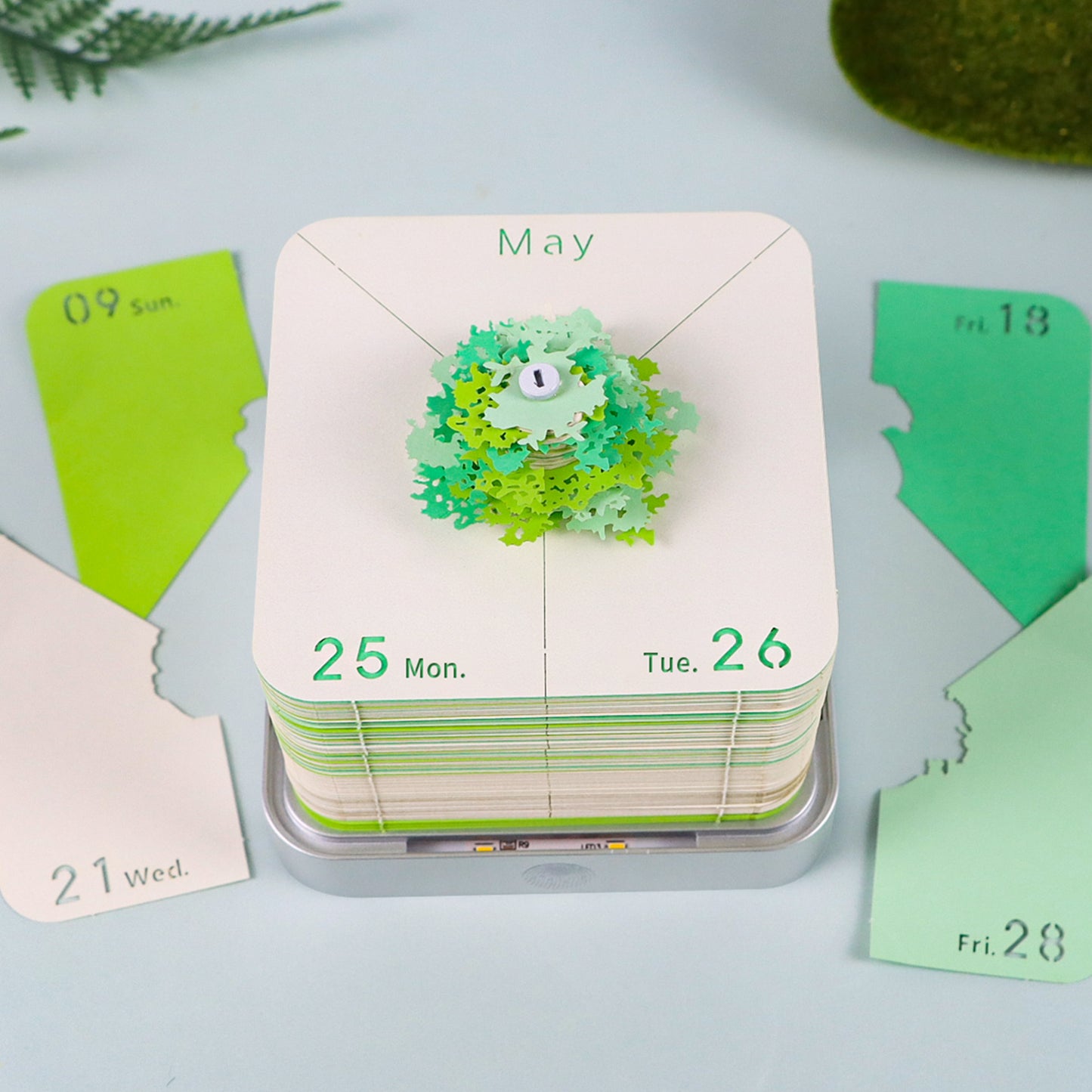 Green Treehouse Model Hand Torn 3D Memo Pad Panoramic 3D Calendar（Silver Base）
